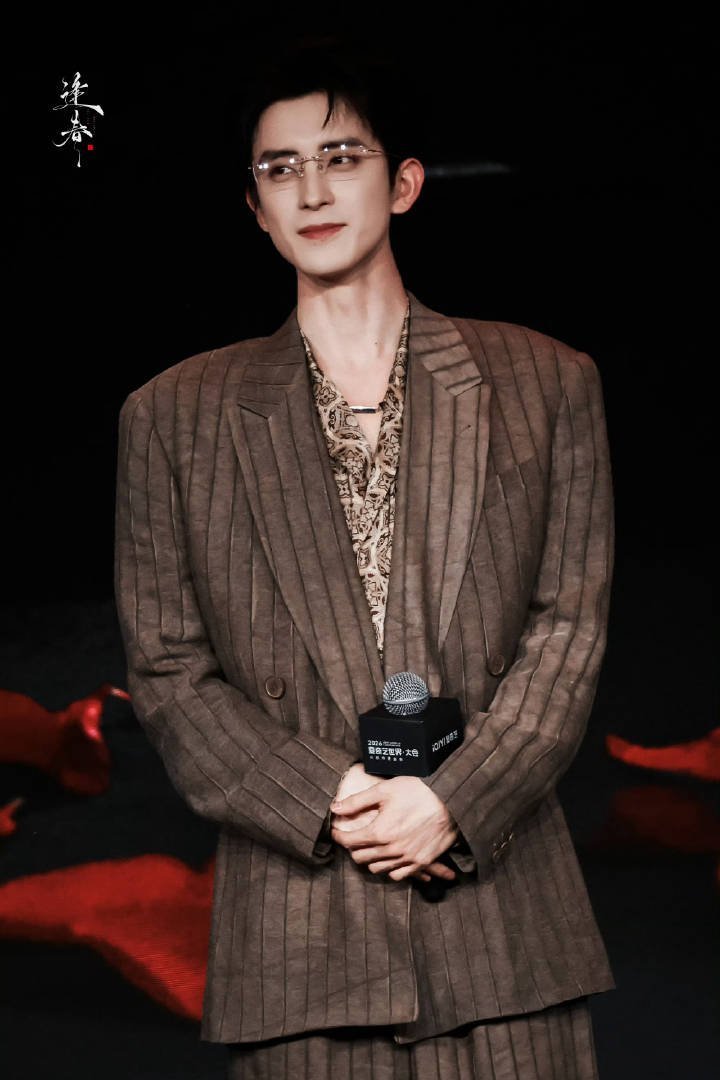 今日参加爱奇艺世界大会的男艺人生图，get谁敖瑞鹏侯明昊郭俊辰