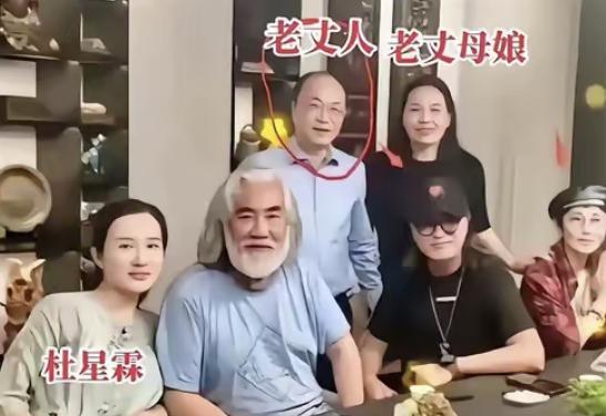 他比岳父还大3岁。张纪中31岁那年，现任妻子杜星霖刚出生。这对相差31岁的夫