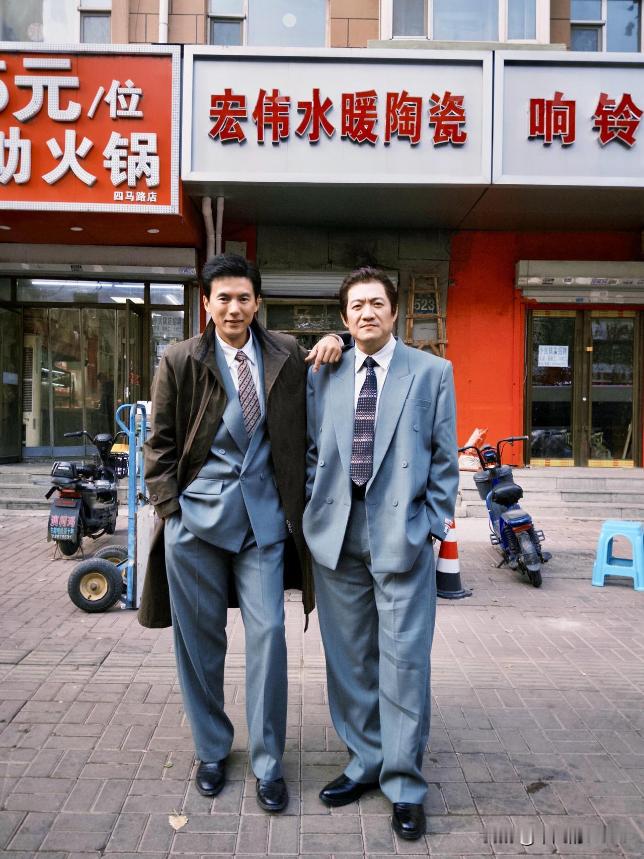 12月22日，演员宋宁峰更新动态，并配文“跟我们混，每天都保证你很奇妙”。他