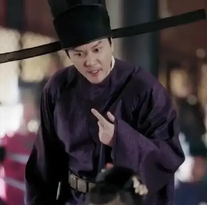 “顾廷烨娶明兰，哪是结婚，明明是投简历！”弹幕刚飘过，全场笑喷。《知