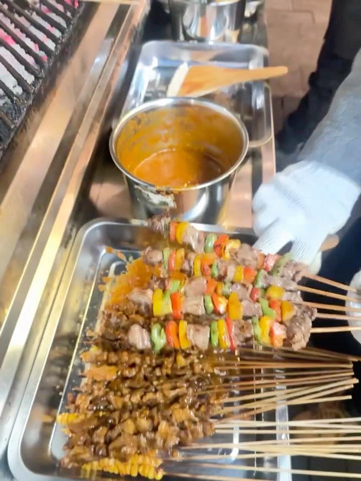 燔炙烧烤果酱烧烤酸甜果酱是招牌香辣原味也不赖