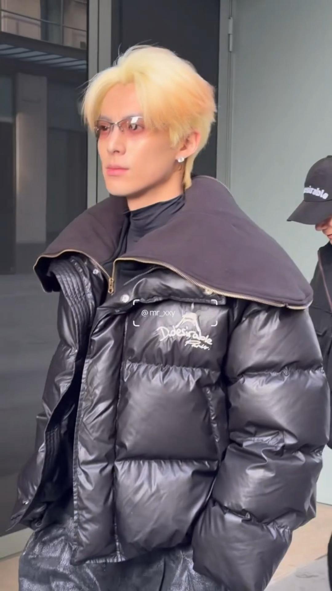 王鹤棣又要闪耀巴黎了，好潮的金发帅哥