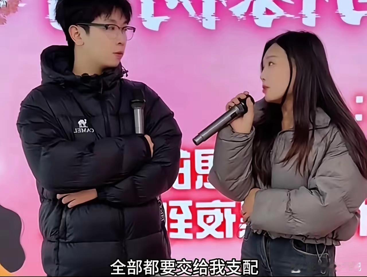 相亲现场语出惊人，男孩一句话直接怼醒！相亲会上，女孩一开口就让人愣住：要房