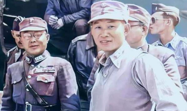 1936年，税警总团长黄杰请张佛千帮忙，说：“我手下这六个团，有两个团是骄兵悍将
