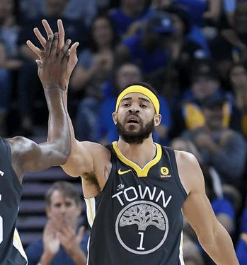 北京男篮有意签下麦基。据篮球记者贾磊报道，北京男篮正在接触前NBA球员麦基。有