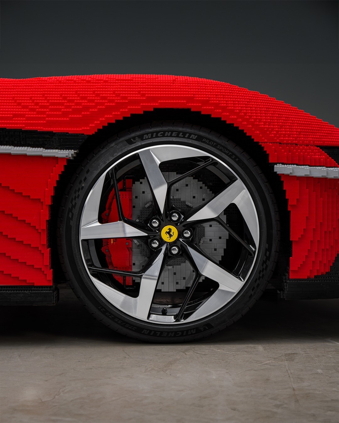 Ferrari12CilindriSpiderLEGO由554767块组成
