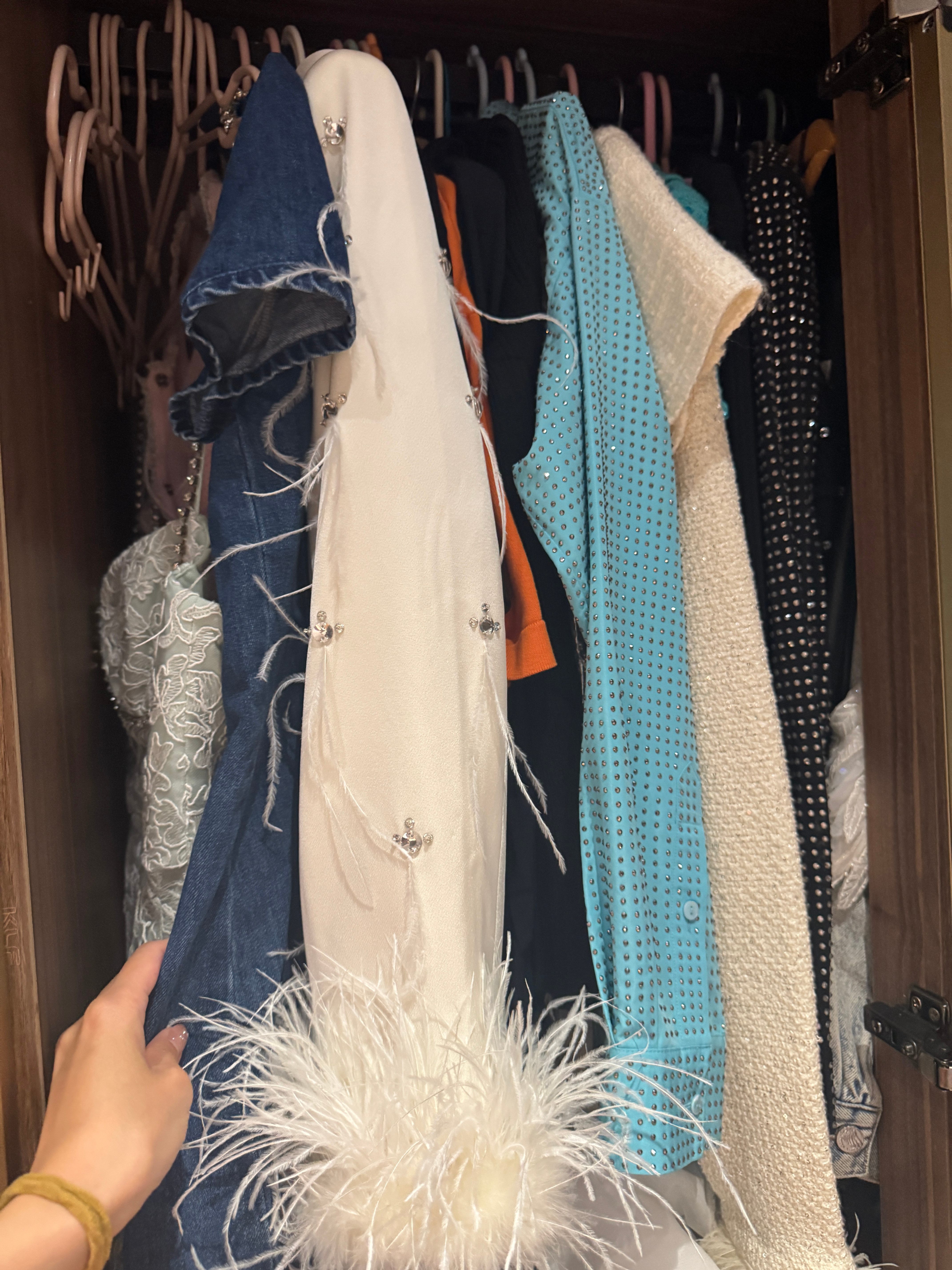 主线任务：看闺蜜和干闺女支线任务：继承她怀孕前的衣服[doge]​​​