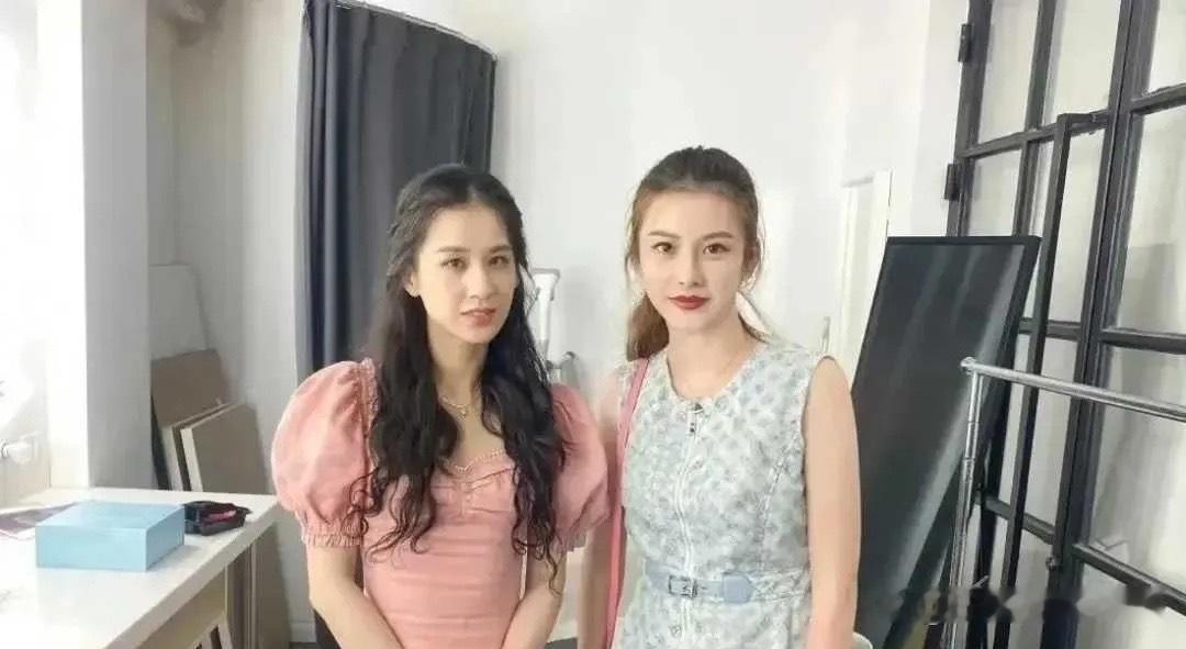 原来黄圣依现实中长这样啊。