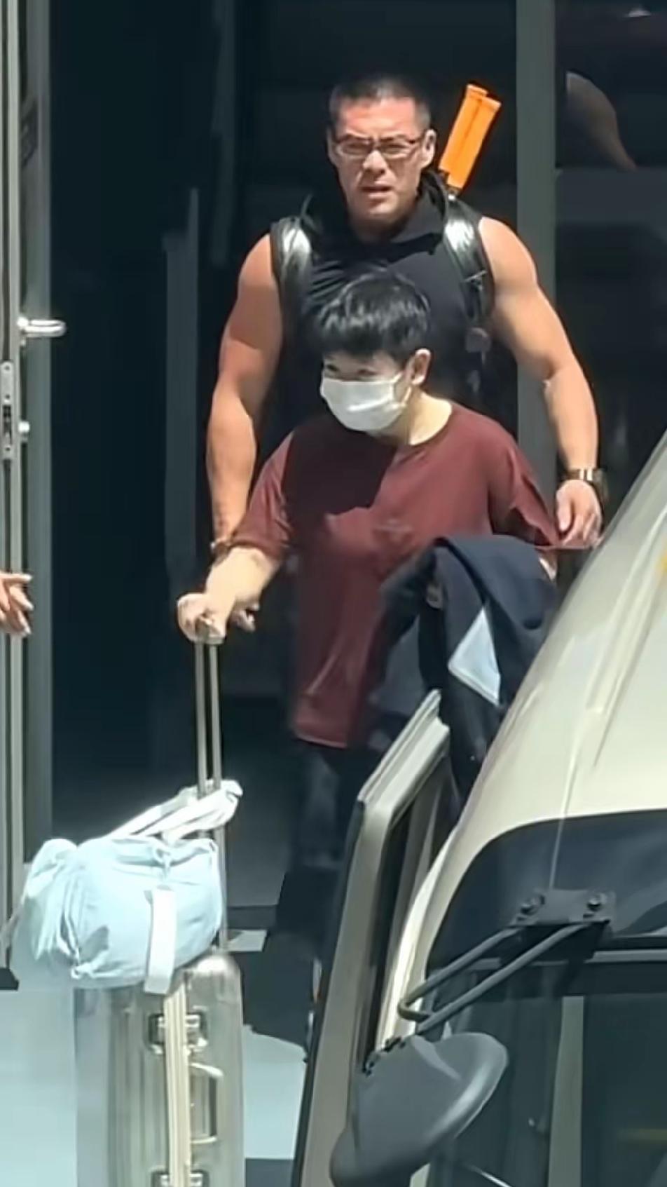 莎莎为何换体能教练，背后原因太过于扎心，这次莎莎落地上海集训，眼尖的网友发