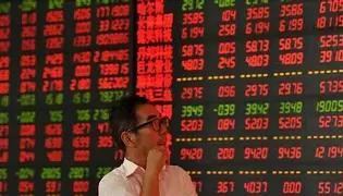 一股民在8月18日卖出金螳螂13000股，卖出的价格是6.27元。他为什么要
