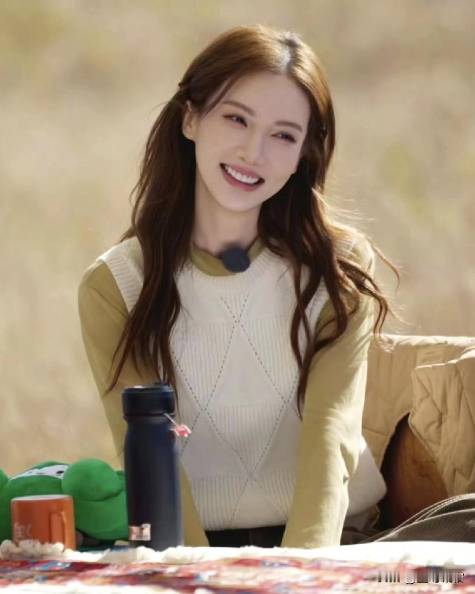 看完金晨晒出的车祸受伤照，我瞬间明白了她为何急着去医院。她的鼻子撞伤严重，血淌了