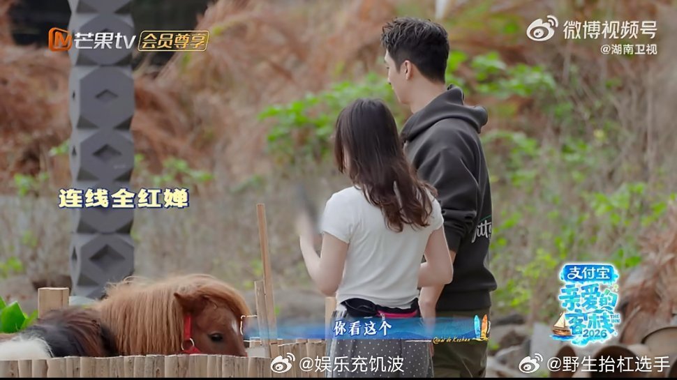 没睡醒的全红婵被迫营业张家齐叫全红婵宝宝亲爱的客栈亲爱的客栈分享日常，视频接通就