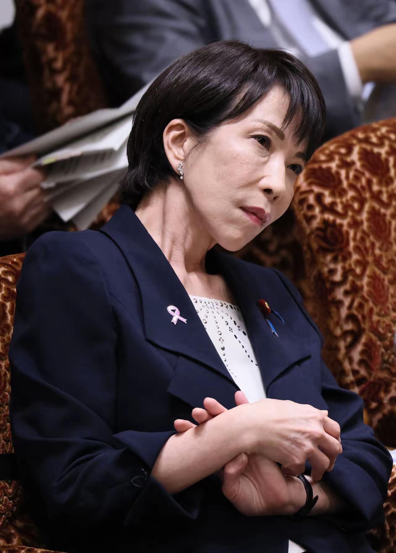 我先要你撤回的，你先撤回再说吧1月15日下午商务部的例行新闻发布会上，何咏前的