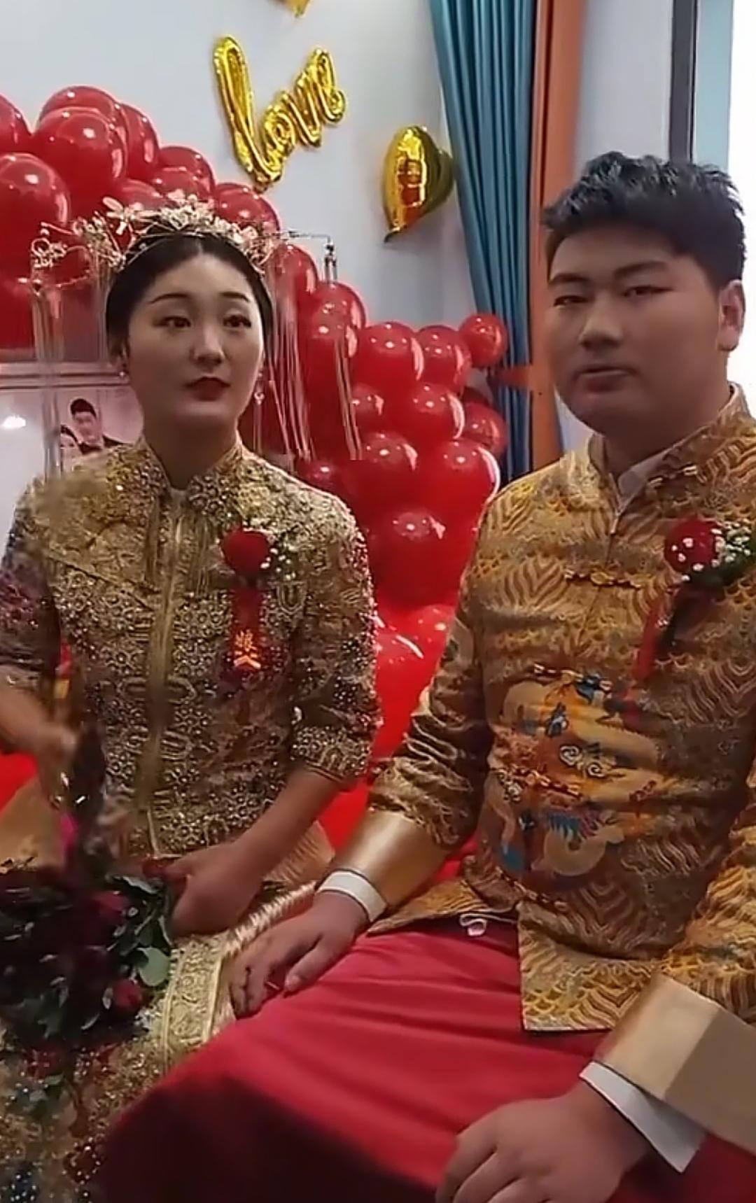 说到底，朱小伟和陈亚男那场婚姻，散就散在，他们想要的不一样。一个想借着