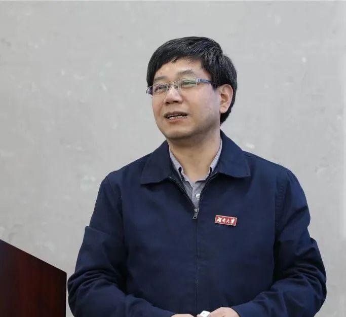 胡石林，1965年11月出生，毕业于湖南大学，中国原子能科学研究院首席专家，特种