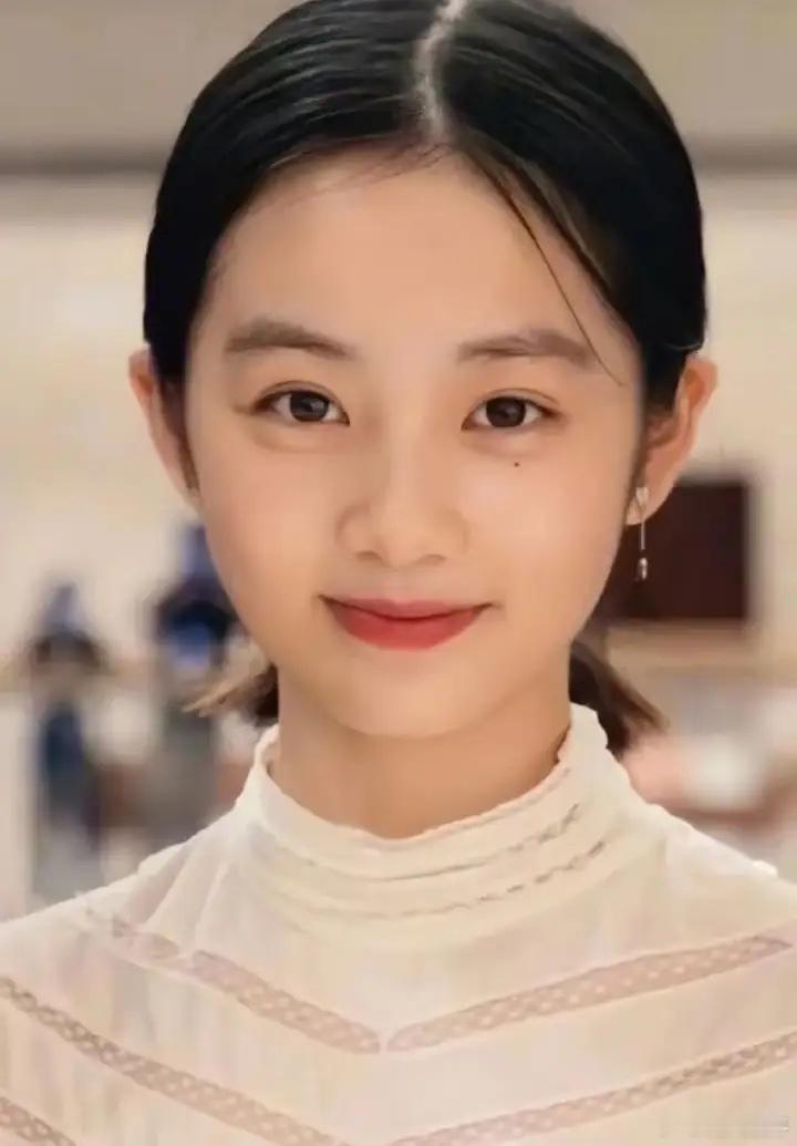 1.昆凌很聪明，她见过那些高调、心急上位的女生都被周杰伦换了，所以她很低调，也不爱炫，就把感情当个班