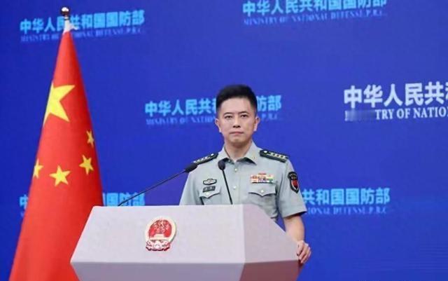 这局棋，妙就妙在“明知你扛不住，偏要你自己搬”。8月14日，国防部发言人陈曦