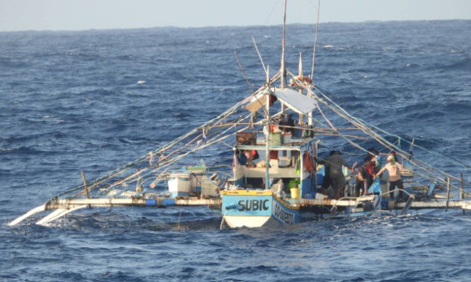 美军计划轰炸伊朗之际，菲律宾却在黄岩岛连番动作，笃定中方不会动手！1月12日，菲