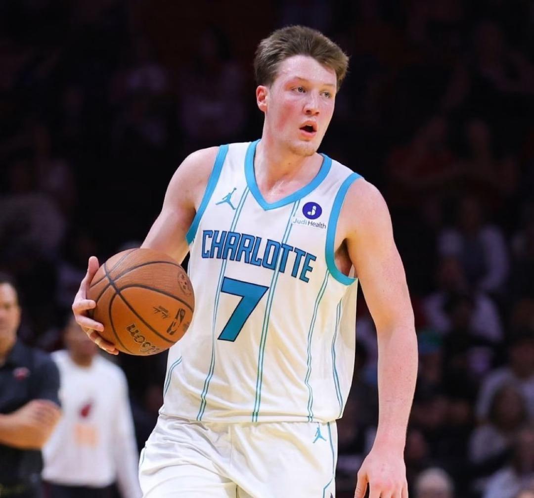 康·克努佩尔这新秀赛季简直杀疯了！他成了本赛季得分最高的新秀，场均16.4分