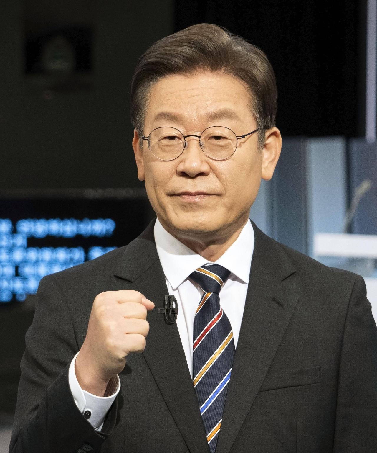 谁能想到，韩国政坛藏着这么个“狠角色”？比起高市早苗的浮夸愚蠢，韩国总统李在明才