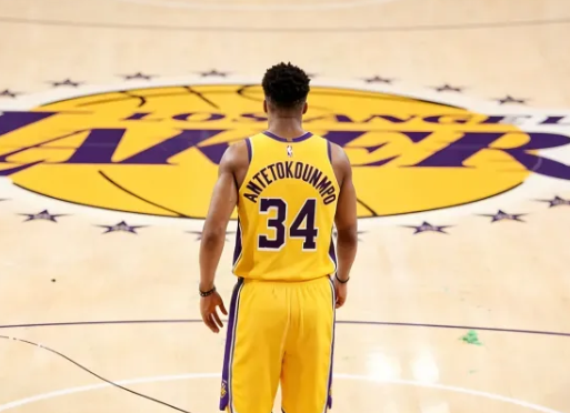 湖人当下的首要目标必是字母，若截止日前无交易，大概率是私下里谈好了，只等休赛期官