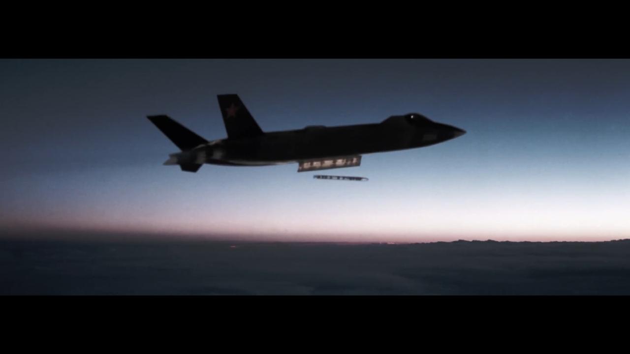 歼-20又有新动态，公开发射一款新型导弹，没有弹翼属于传说中的光杆弹。其实很早前