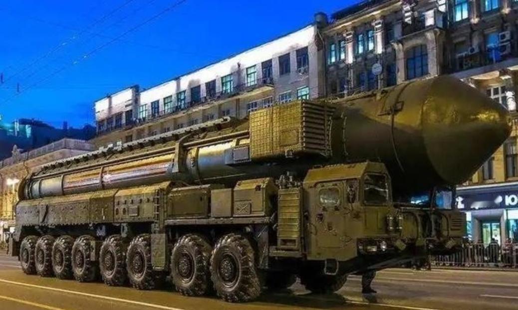 [玫瑰]为什么俄罗斯不敢用核武器？不夸张的说，俄罗斯宁愿投降，也不敢先用上核武器