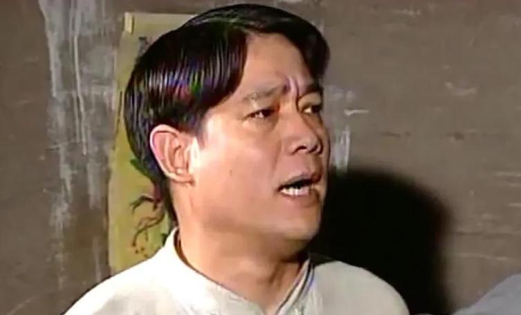 1947年，一地下党被捕入狱后，从敌人嘴里得知原来是有人出卖了他。谁知到了半夜，