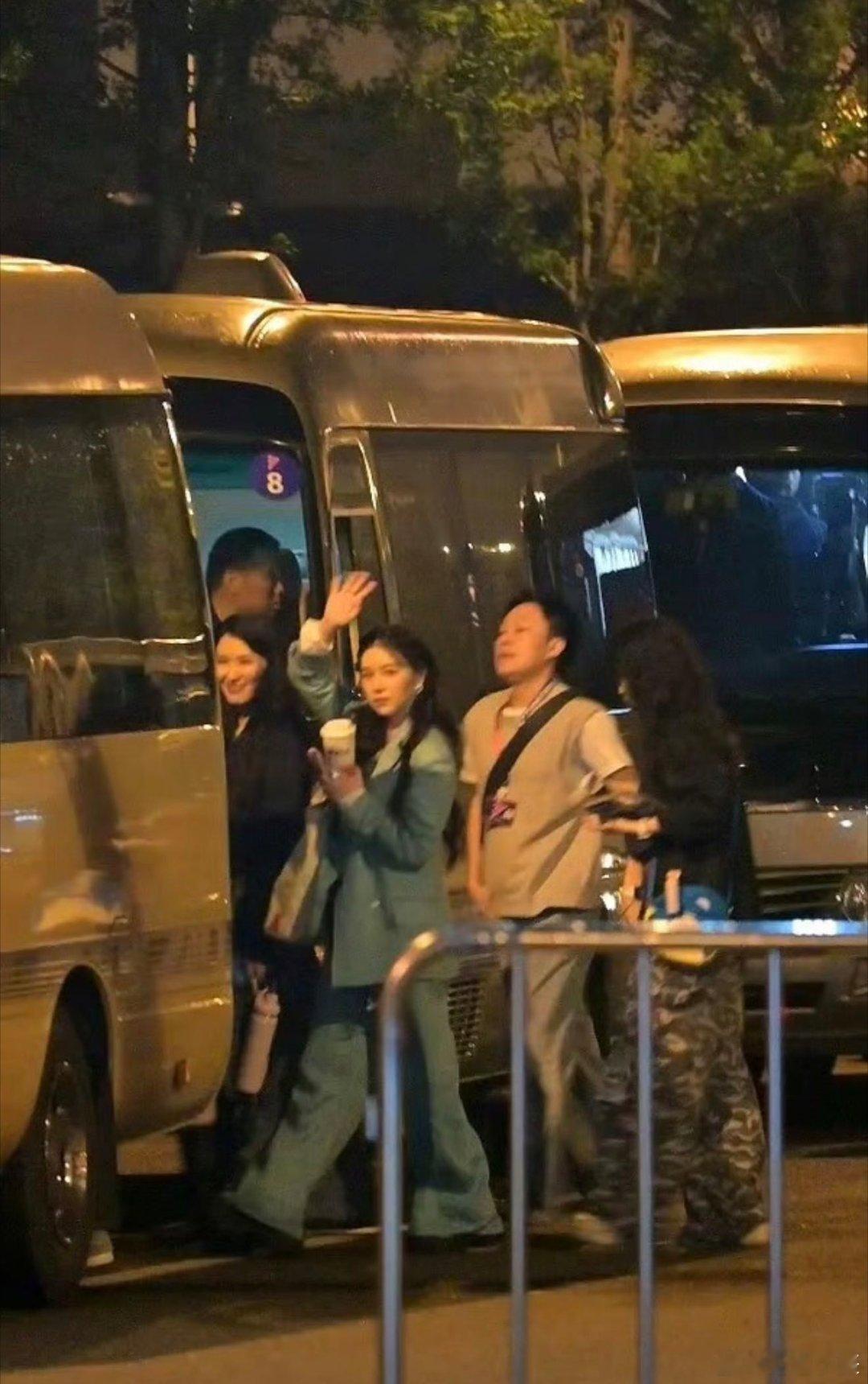 二公徐洁儿阚清子李小冉一组乘风2026 徐洁儿阚清子李小冉二公锁组，三位姐姐颜