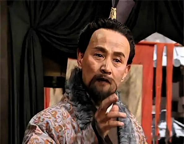 诸葛恪之父诸葛瑾为东吴大将军，叔父诸葛亮是蜀汉丞相，少年便因添字解驴的机敏闻名。