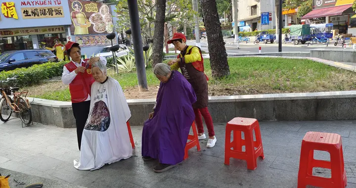 志愿暖冬行动：便民服务暖人心，社区关怀显初心