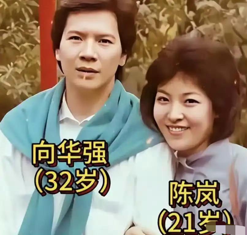 感觉年轻时的向太还挺漂亮的，现在面相都变了……而且还比向华强小11岁，但现在完全