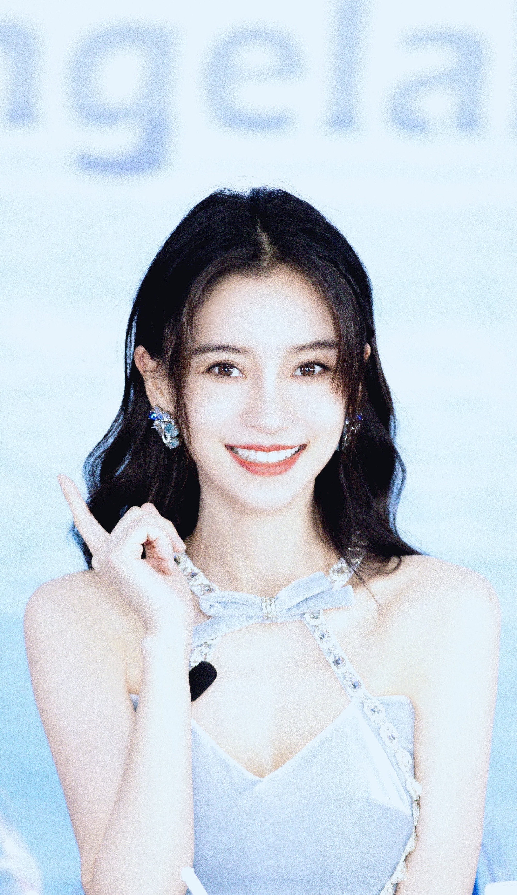 杨颖，蓝裙子清新穿搭，笑容好甜。杨颖