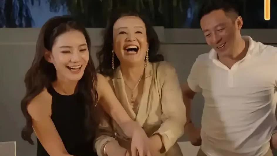 大s曾经说过适应不了北京的天气，适应不了他的朋友。那是因为她是有自己的圈子，是家