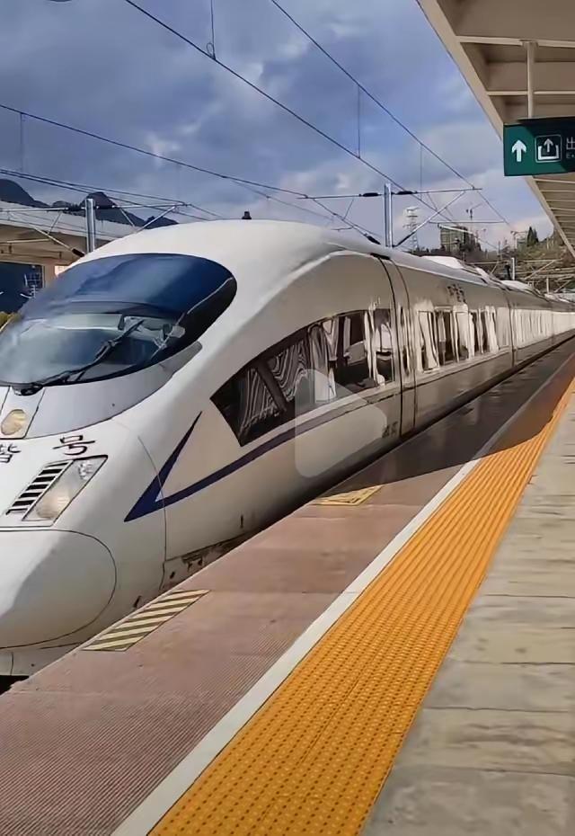 西班牙交通大臣为采购高铁考察多国，结果彻底颠覆认知，先访德国西门子，对方不仅交付