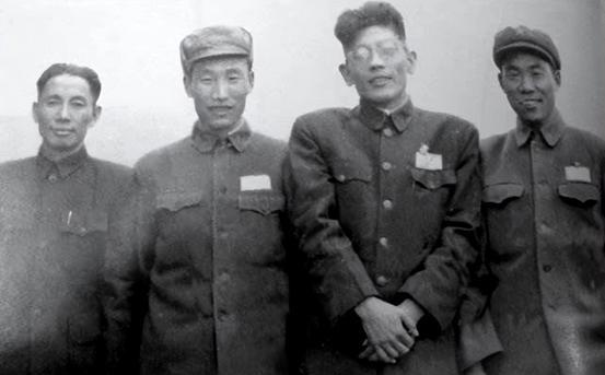 建国后，华东野战军有五位纵队司令员是上将军衔，他们是谁？“叶司令，可得站直点，