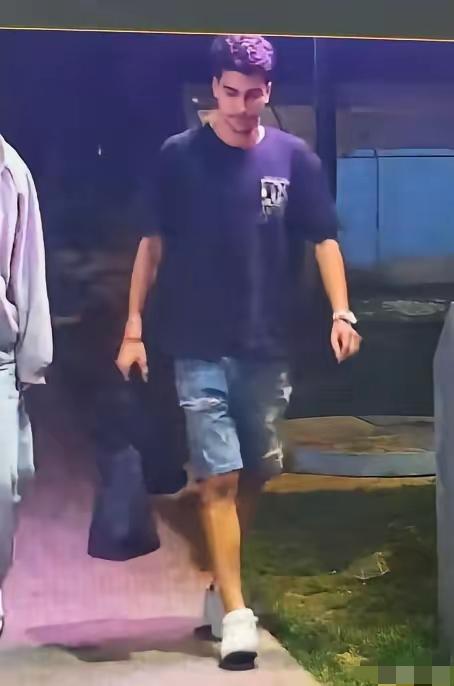 救人后悄悄离开！昨晚，跳入杭州金沙湖救落水女子的外国小伙，你在哪？​4月6日晚