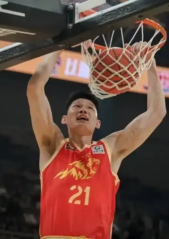 中国男篮打韩国，有三大优势1.我们有胡金秋胡金秋正处于职业巅峰，无论是中距
