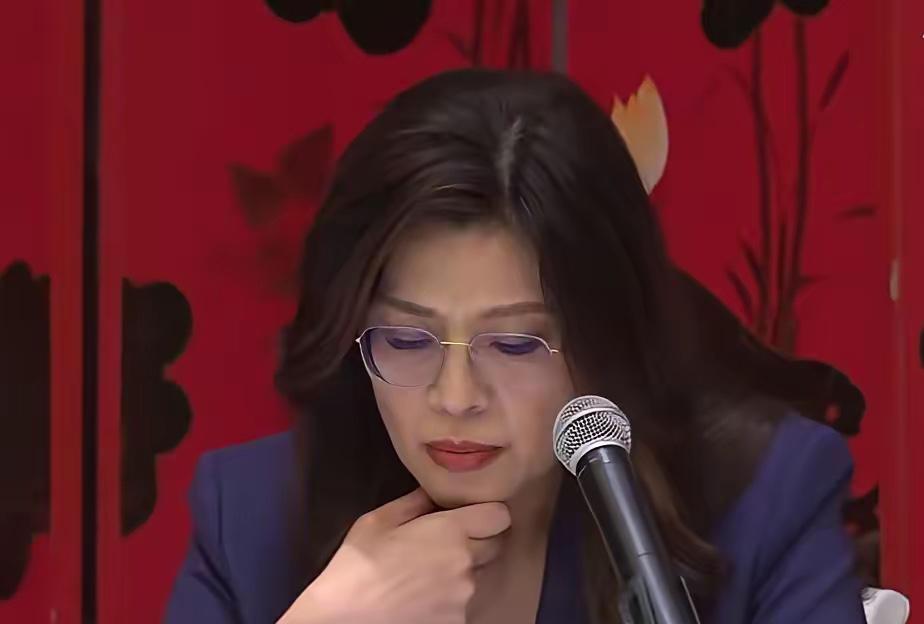 郑丽文谈“和平统一”：事情一件一件做、路一步步走郑丽文这话听着挺实在。和平统