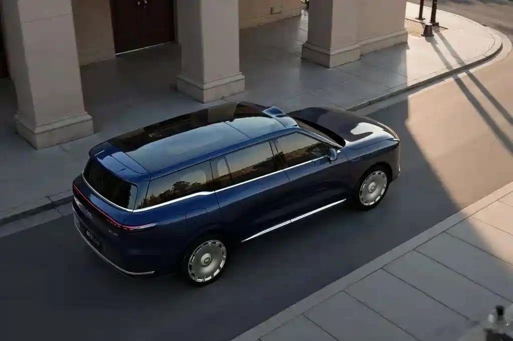 智己LS9官图发布，定位大六座SUV，四季度上市。采用硬派设计，车身尺寸超问界M