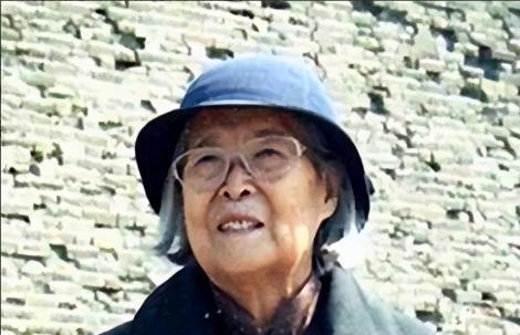 2007年，傅作义的女儿傅冬菊在北京离世，作为北平起义的大功臣，她的一生却十分低