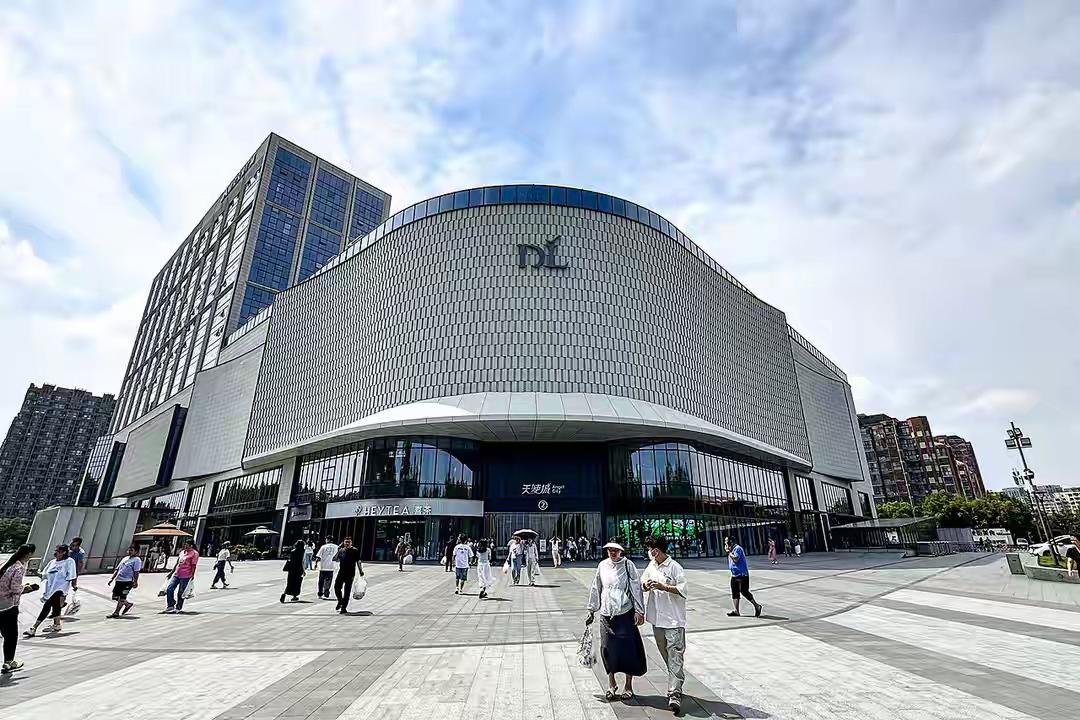 消亡的不是门店，是僵化的经营思维当“实体店已死”的论调甚嚣尘上，官媒一语道破