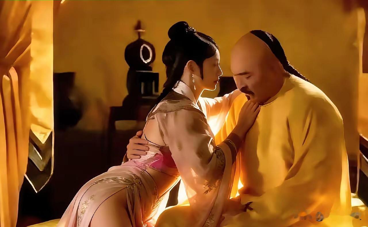 乾隆晨起后，唤来一名宫女吩咐道：“来伺候朕冲龙沟。”那宫女听罢顿时喜上眉梢，连忙