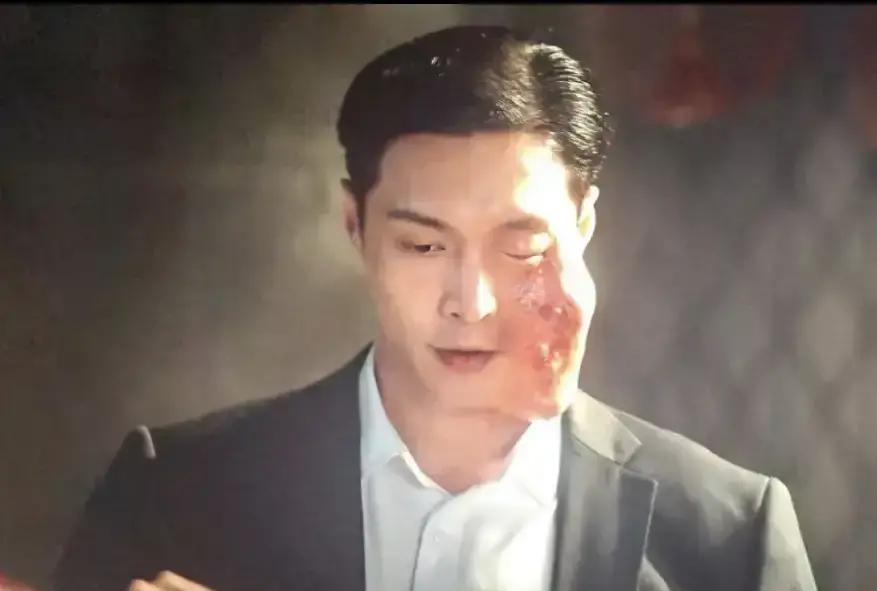 周星驰一个5分钟的电话打过去，故事大概讲了讲，张艺兴那边就直接答应了，片酬、档期