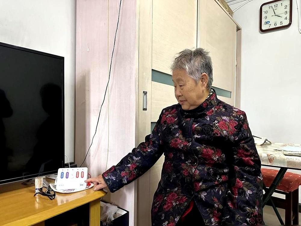 我每月给外婆500，她却当成借的。她80岁，一辈子没退休金，这几年住我家。她