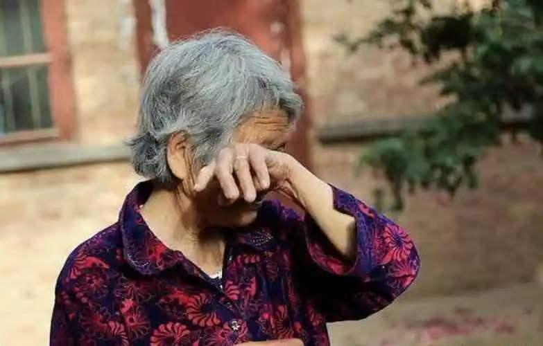 “养儿防老？”浙江绍兴，76岁老奶奶辛辛苦苦攒下100万养老钱，害怕自己年龄大了