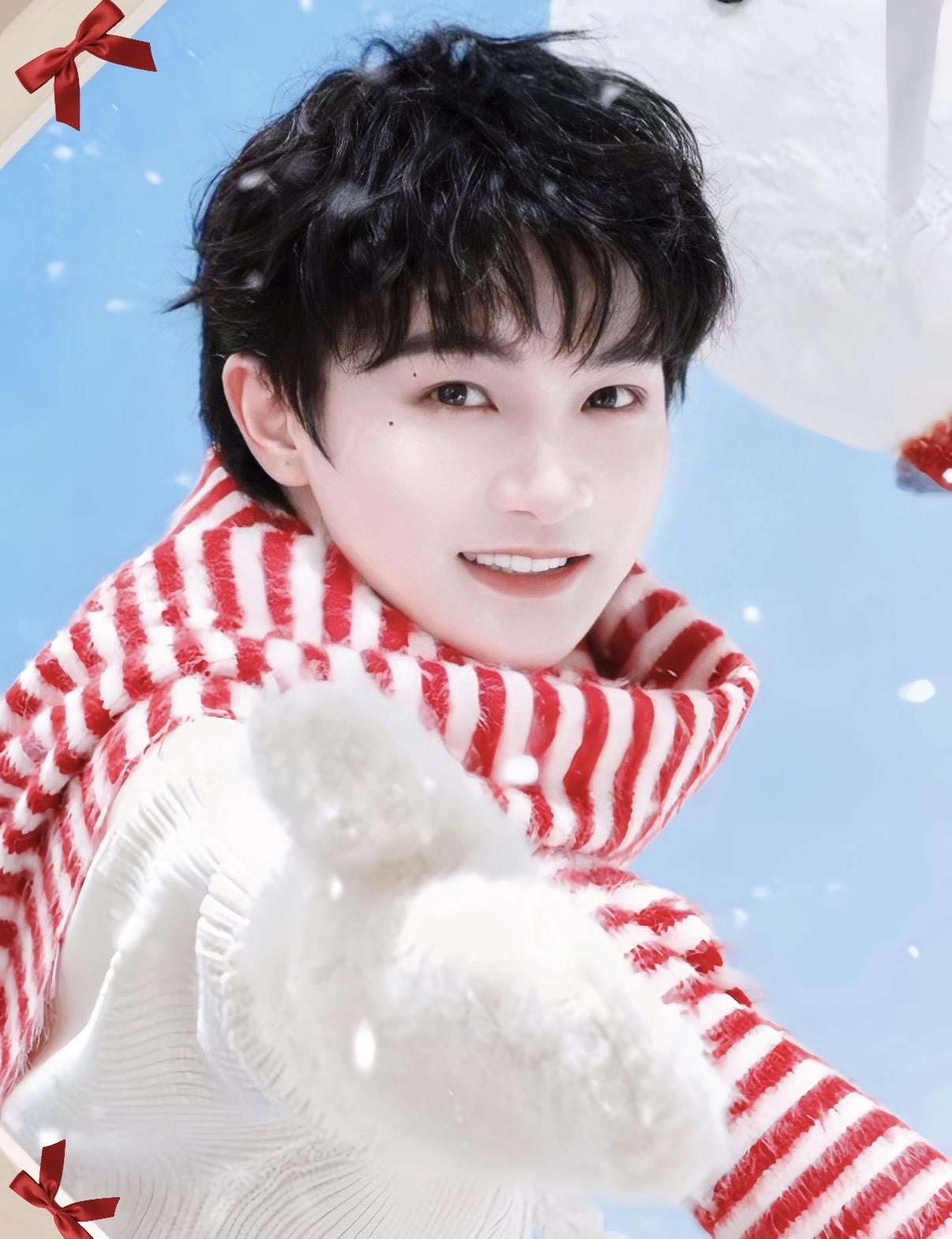 我问我闺蜜，周深一个唱歌的歌手凭啥去参加2026年电视剧品质盛典，他又不演戏？