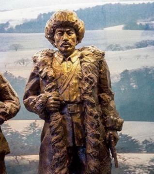 1942年，赵尚志牺牲后，一个汉奸在验尸时，用脚踢了踢他的脑袋，这时，旁边叛变的