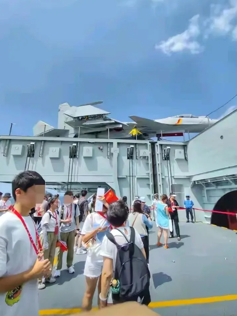 歼-15T，歼-35B都是是弹射型舰载战斗机，如今装备在山东号和辽宁号滑跃型航母