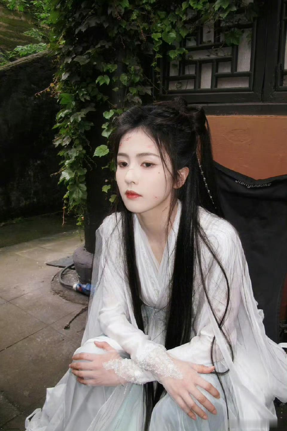 白鹿这妆造不是挺美的嘛？​​​
